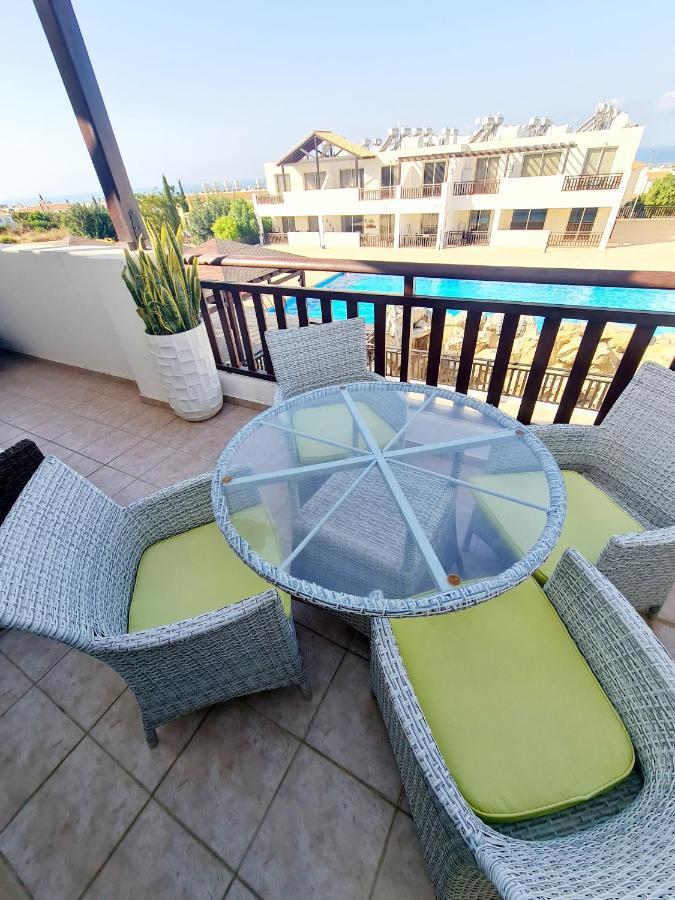 Stunning Apartment C106 With Balcony Looking Over Pool Péja Eksteriør bilde
