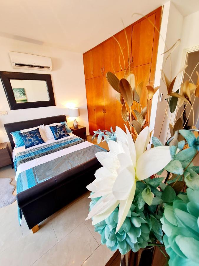 Stunning Apartment C106 With Balcony Looking Over Pool Péja Eksteriør bilde