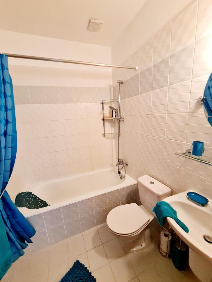 Stunning Apartment C106 With Balcony Looking Over Pool Péja Eksteriør bilde