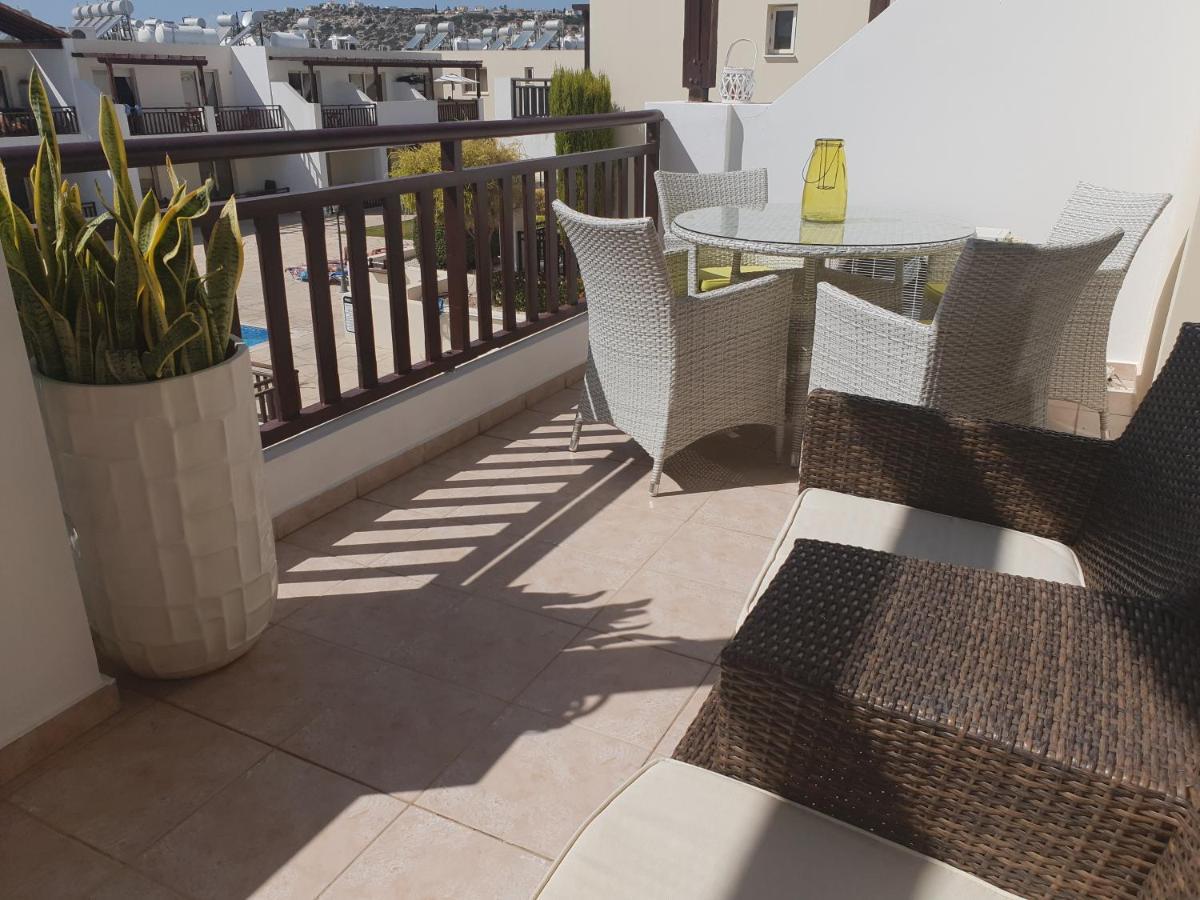 Stunning Apartment C106 With Balcony Looking Over Pool Péja Eksteriør bilde