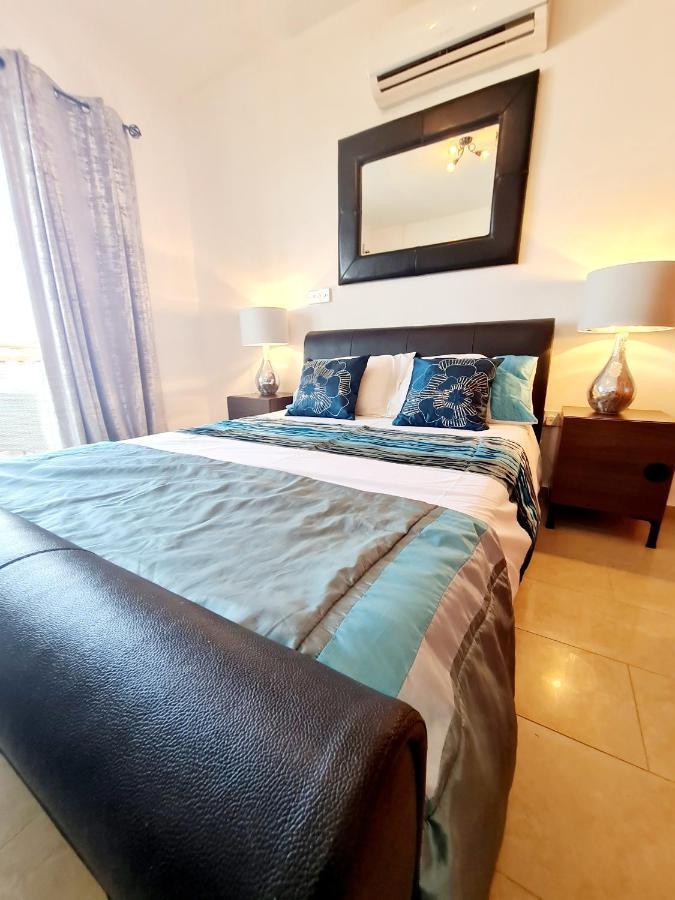 Stunning Apartment C106 With Balcony Looking Over Pool Péja Eksteriør bilde