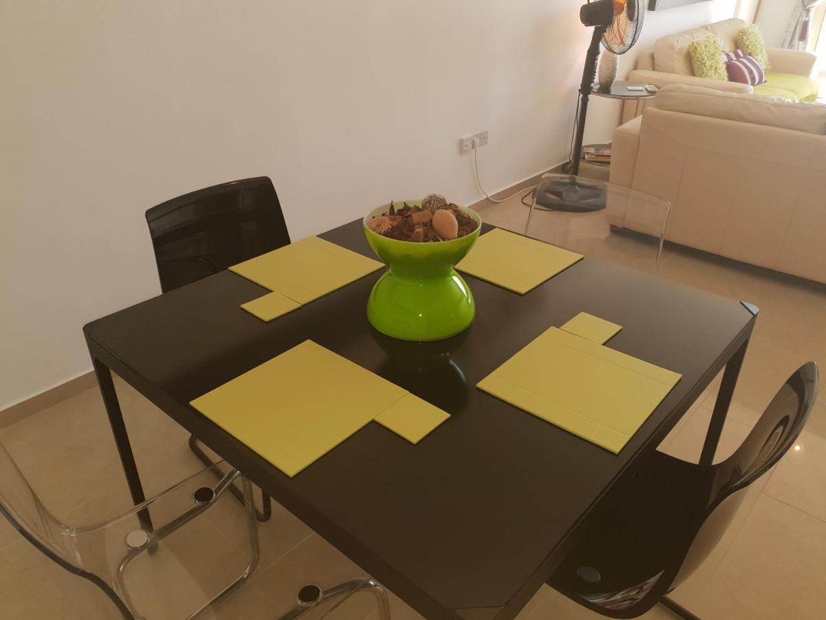 Stunning Apartment C106 With Balcony Looking Over Pool Péja Eksteriør bilde