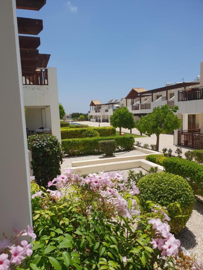 Stunning Apartment C106 With Balcony Looking Over Pool Péja Eksteriør bilde